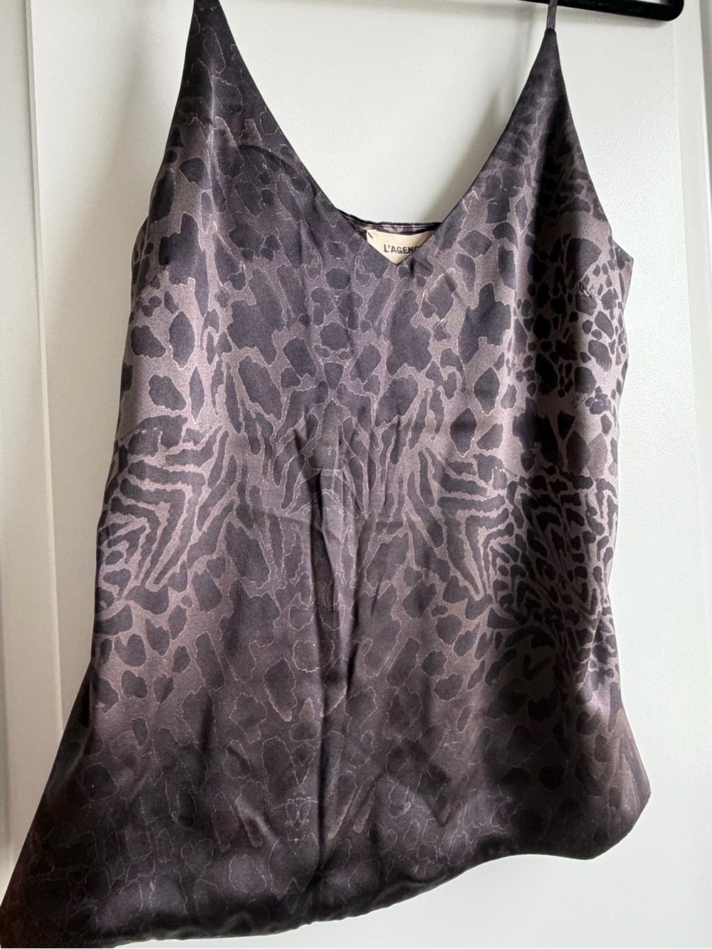 L'AGENCE 100% Silk Charmeuse Black & Grey Leopard Print V-Neck Camisole Size XS - Picture 3 of 9